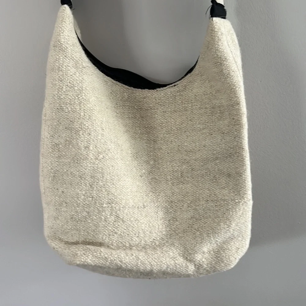 NEW 100% Wool Small Crossbody Messenger Bag - Picture 9 of 9
